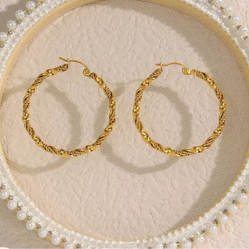 New Gold 18K Big Circle Hoop Earrings - Picture 5 of 8